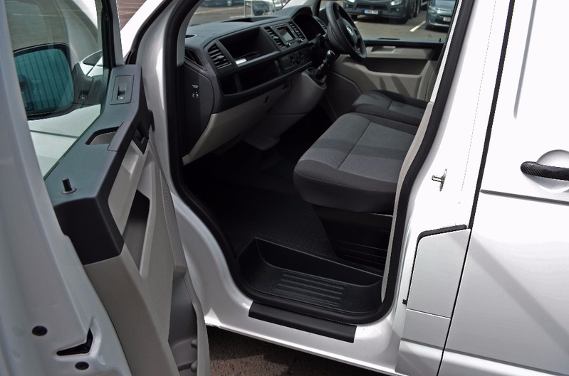 VOLKSWAGEN TRANSPORTER 2.0 TDI BMT T28 Startline SWB 66 2016