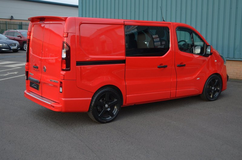 VAUXHALL VIVARO 1.6 BiTurbo Sportive 65 2015