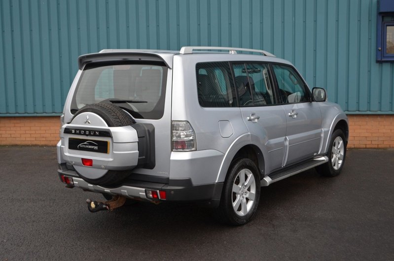 MITSUBISHI SHOGUN 3.2 DI-DC Elegance LWB 09 2009