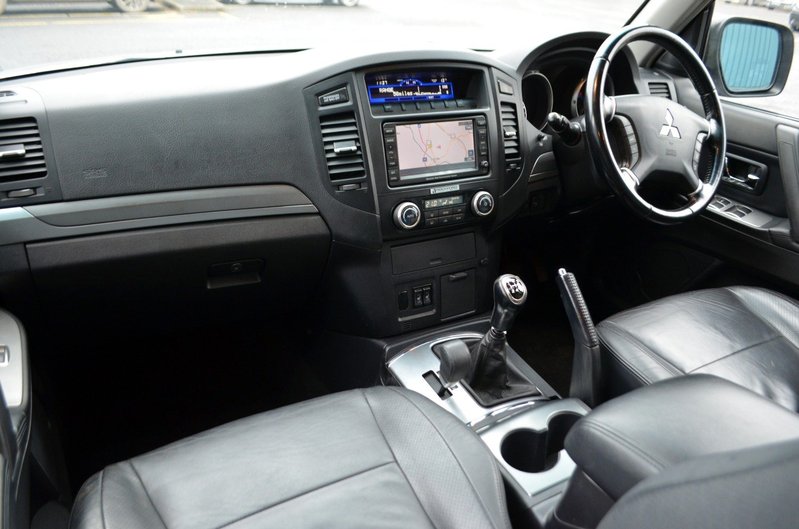 MITSUBISHI SHOGUN 3.2 DI-DC Elegance LWB 09 2009