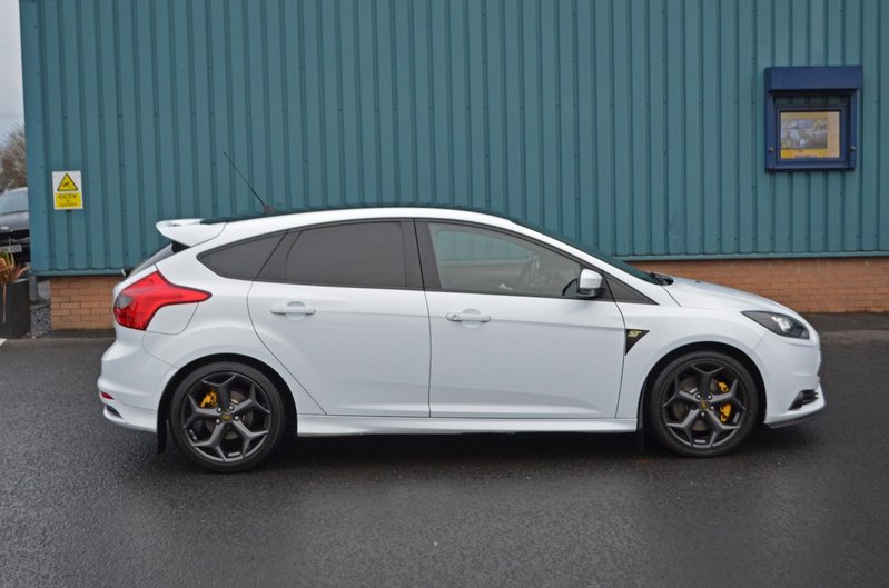 FORD FOCUS 2.0T ST-2 13 2013