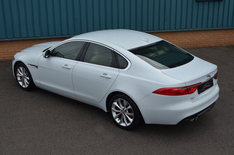 JAGUAR XF 2.0 TD Prestige 65 2016