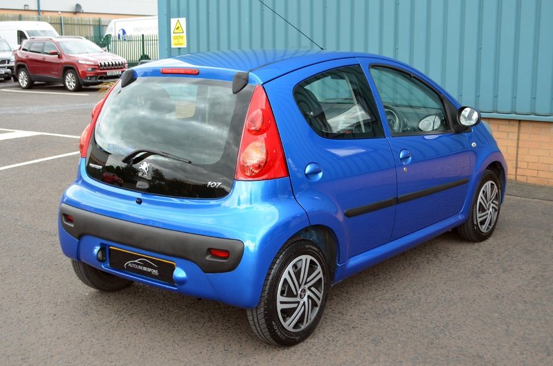 PEUGEOT 107 1.0 Urban 61 2011