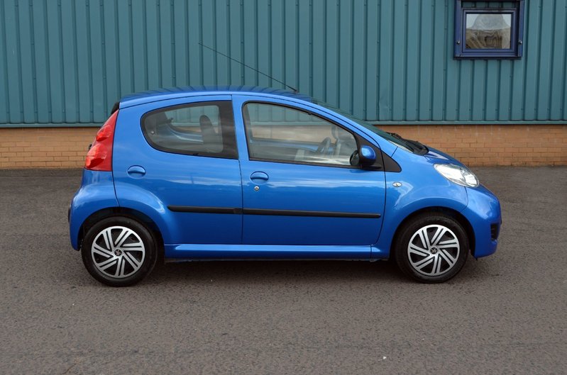 PEUGEOT 107 1.0 Urban 61 2011