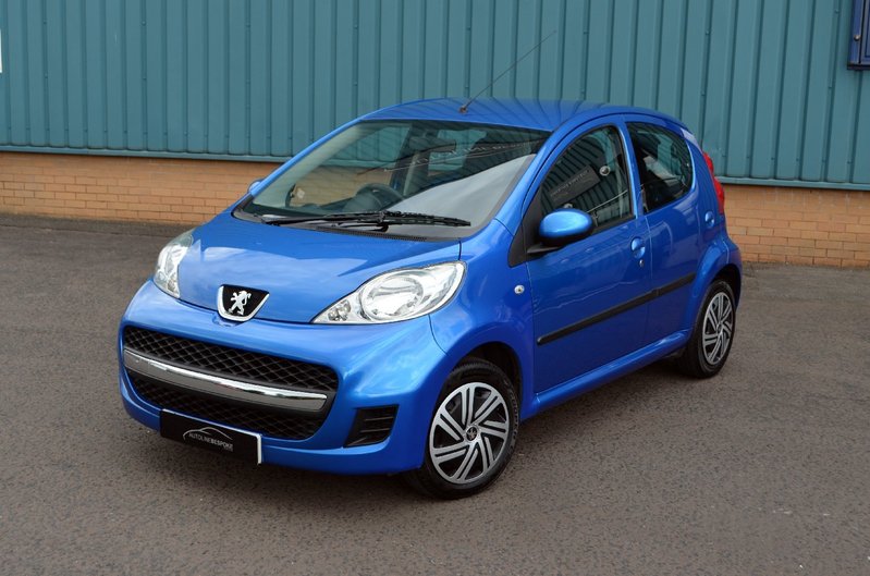 PEUGEOT 107 1.0 Urban 61 2011