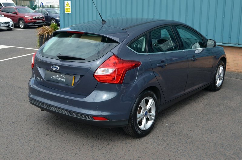 FORD FOCUS 1.6 Ti-VCT Zetec 11 2011