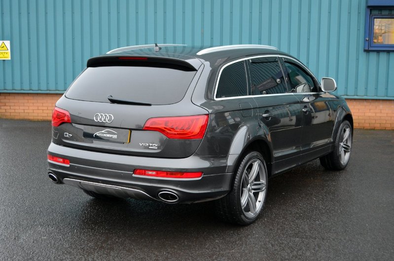 AUDI Q7 6.0 V12 Quattro 2011