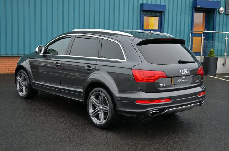 AUDI Q7 6.0 V12 Quattro 2011