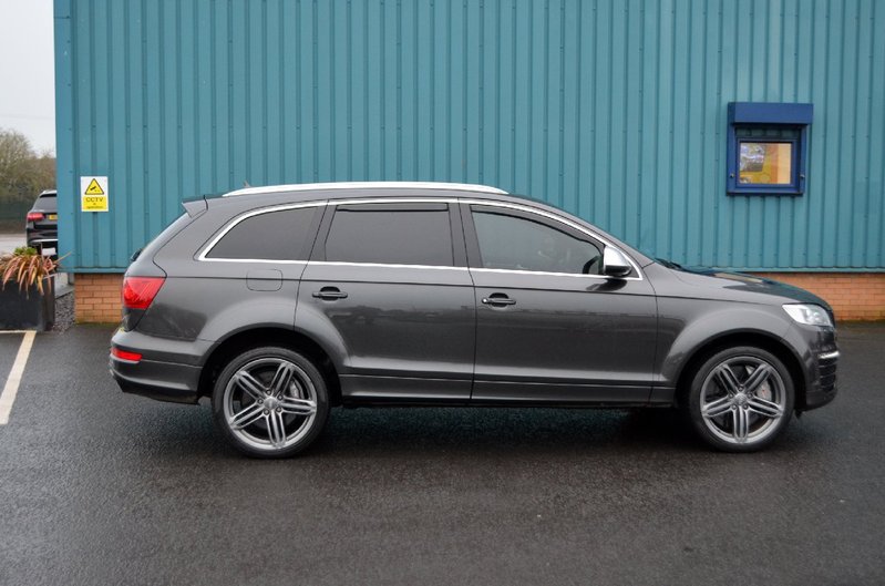 AUDI Q7 6.0 V12 Quattro 2011