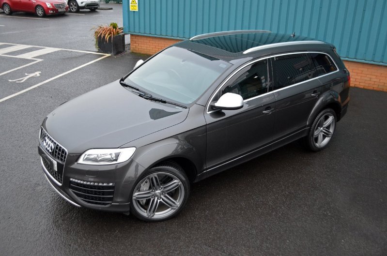 AUDI Q7 6.0 V12 Quattro 2011