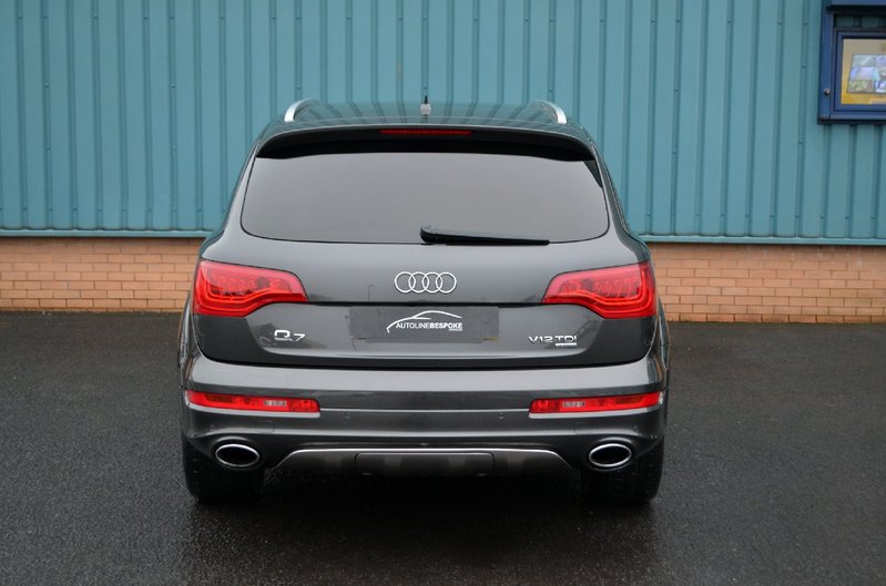 AUDI Q7 6.0 V12 Quattro 2011