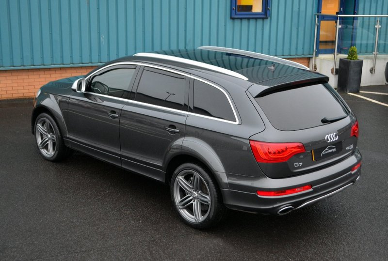 AUDI Q7 6.0 V12 Quattro 2011