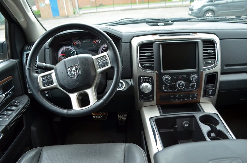 DODGE RAM 5.7 V8 Laramie Crew Cab 65 2015